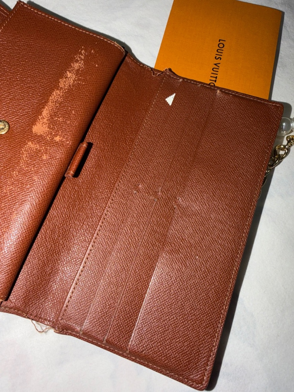 LOUIS VUITTON INTERNATIONAL WALLET - Picture 6 of 15
